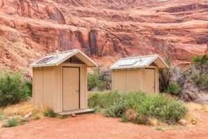 Restroom-with-solar-panels-in-Red-canyon-national-park-in-Utah,-USA-cm