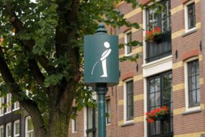 Street-urinal-navigation-sign.-cm