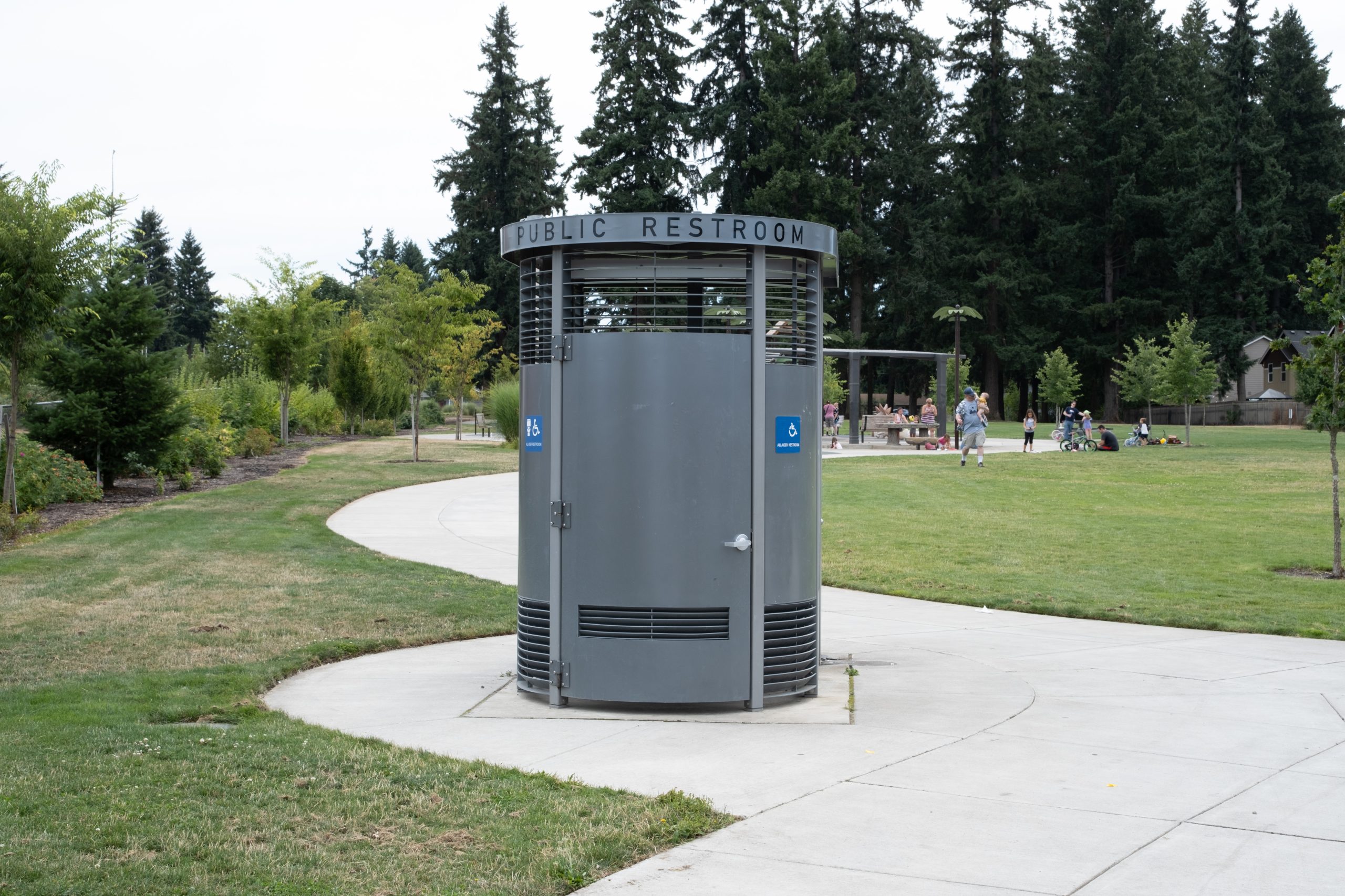 functional-public-restroom-design
