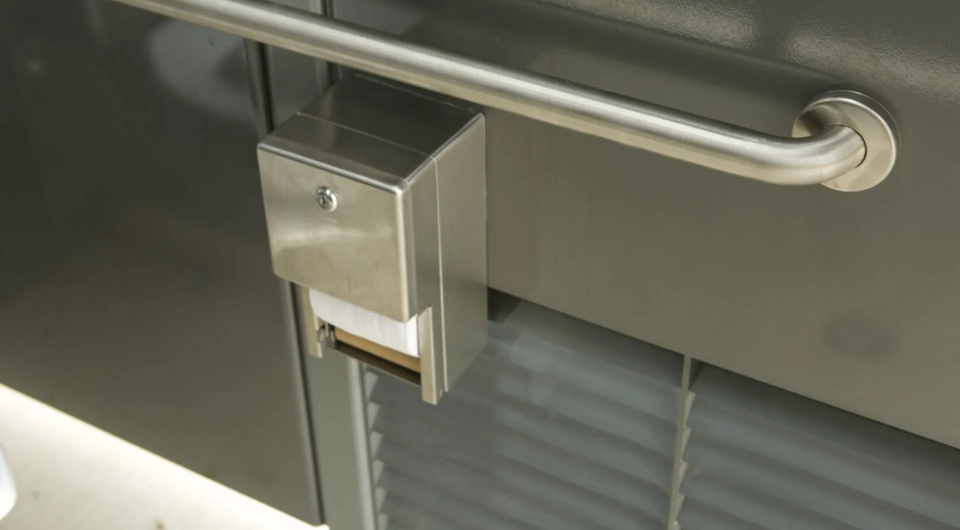 what are the risks of public toilets